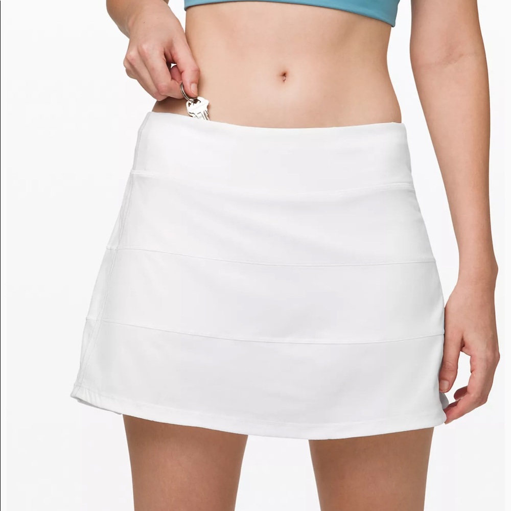 Lululemon rival skirt in white. 2 tall